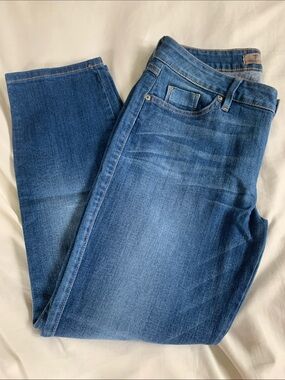 GUESS Los Angeles 1981 Straight Cut Capri Crop Jeans